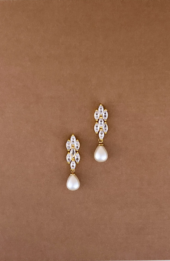 DARLING Drop Earrings With Pearls
