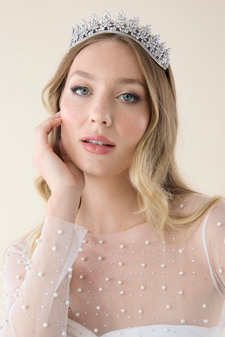 Styling Tips and Bridal Accessories for the Minimalist Bride