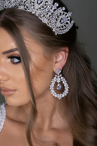 What Your Wedding Theme Is Missing – The Bridal Earrings Edit