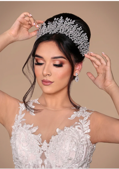 Unveiling Nature's Closet: A Bride's Guide to Crafting a Breathtakingly Organic Wedding Look