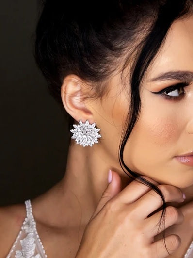 How to Choose Bridal Jewelry that Matches your Wedding Dress and Theme