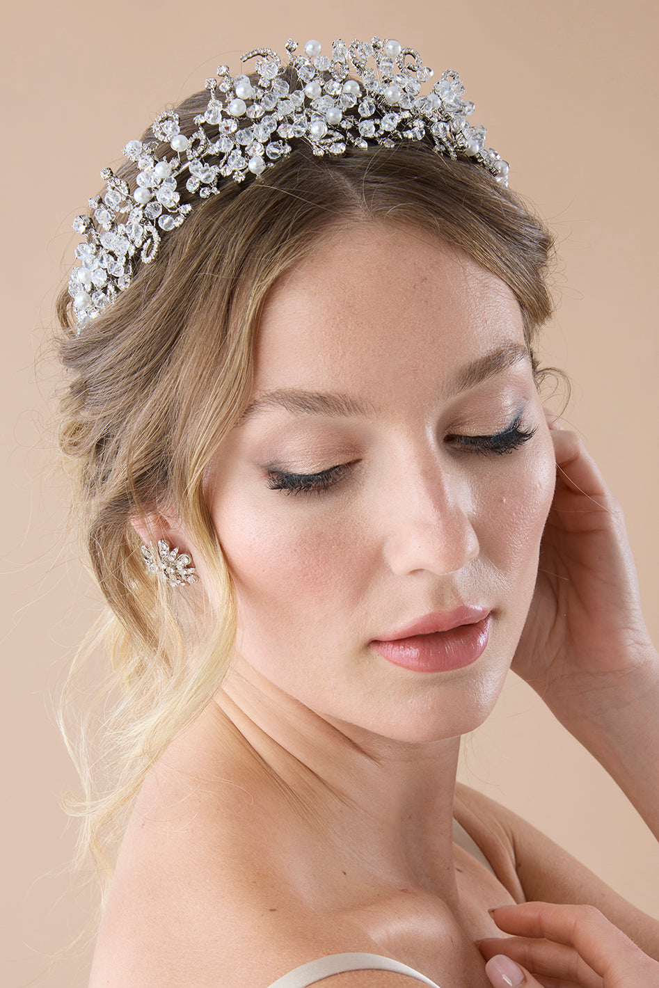 Pearl crystal headband with silver-tone rhinestones and pearl beads