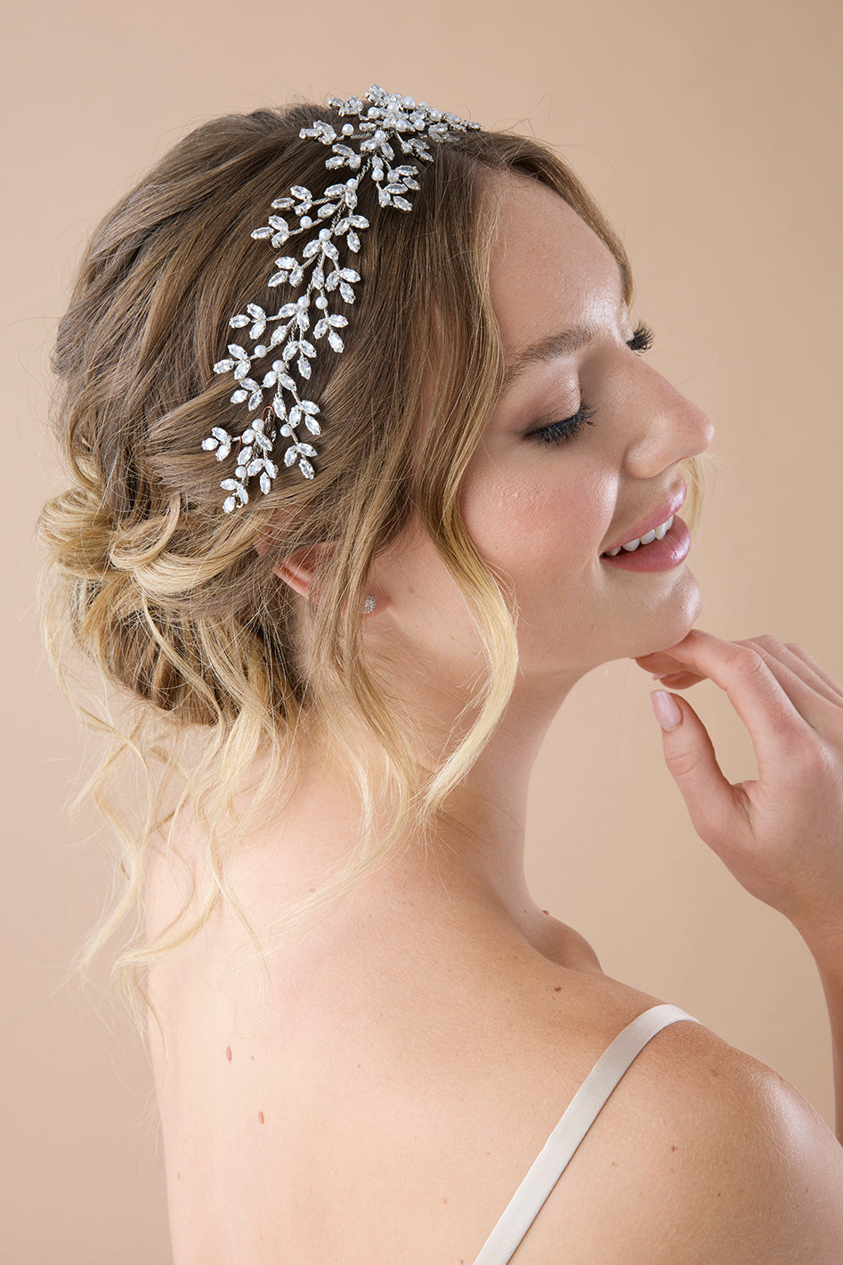 Ellee Real Bride Adorned in NOOR-PEARLS Simulated Diamond Headband