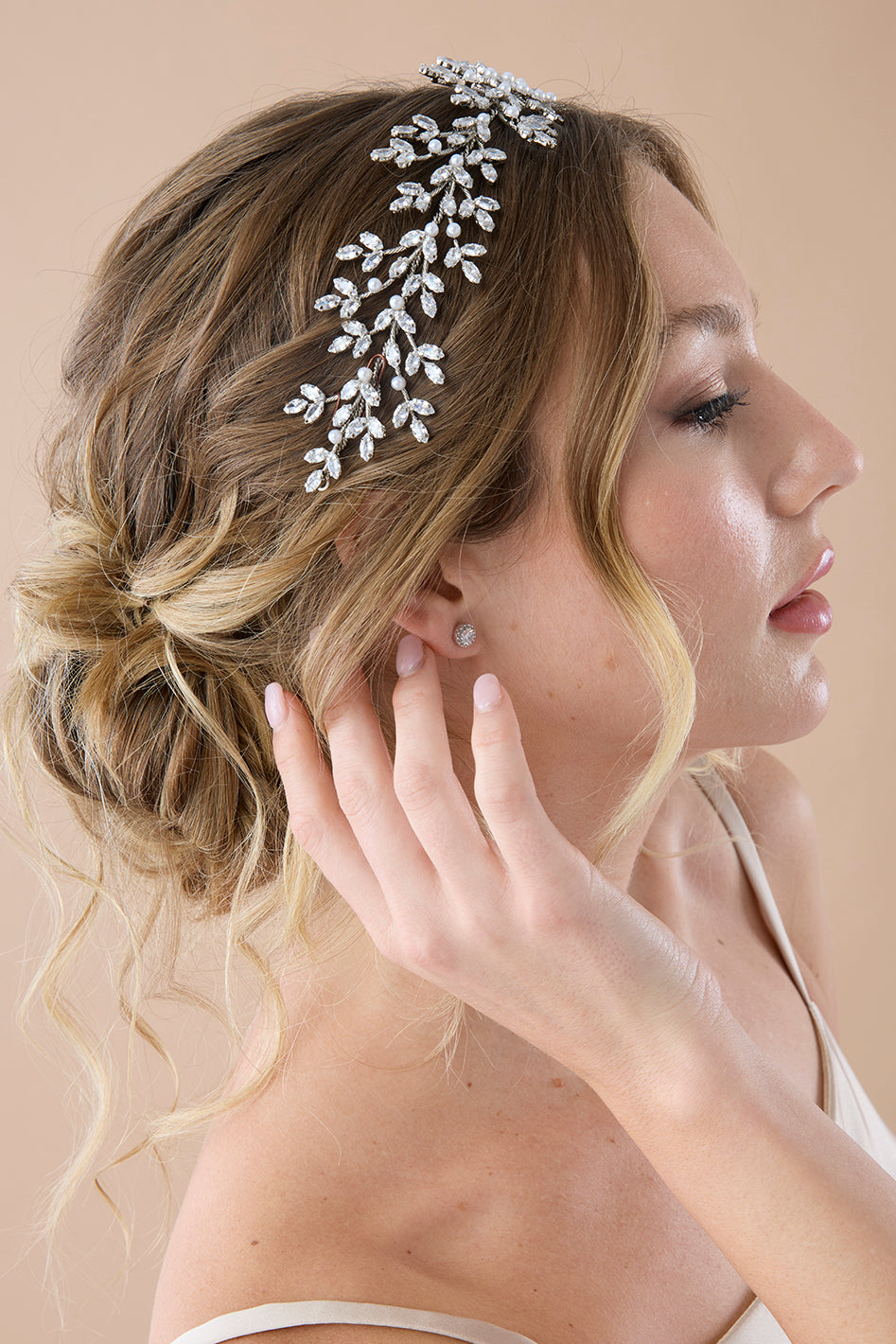 Ellee Real Bride Adorned in NOOR-PEARLS Simulated Diamond Headband