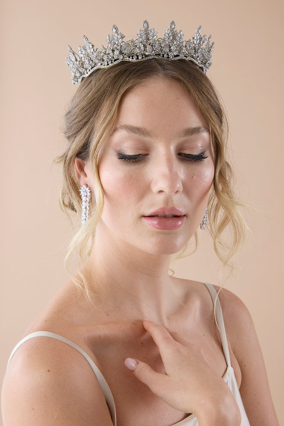 AMAL Crystal 3-D Full Crown