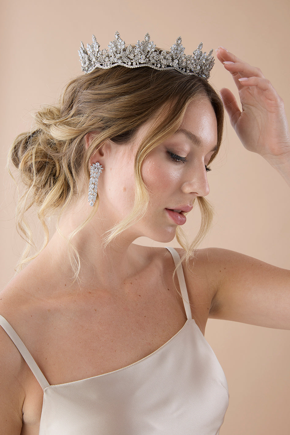 AMAL Crystal 3-D Full Crown