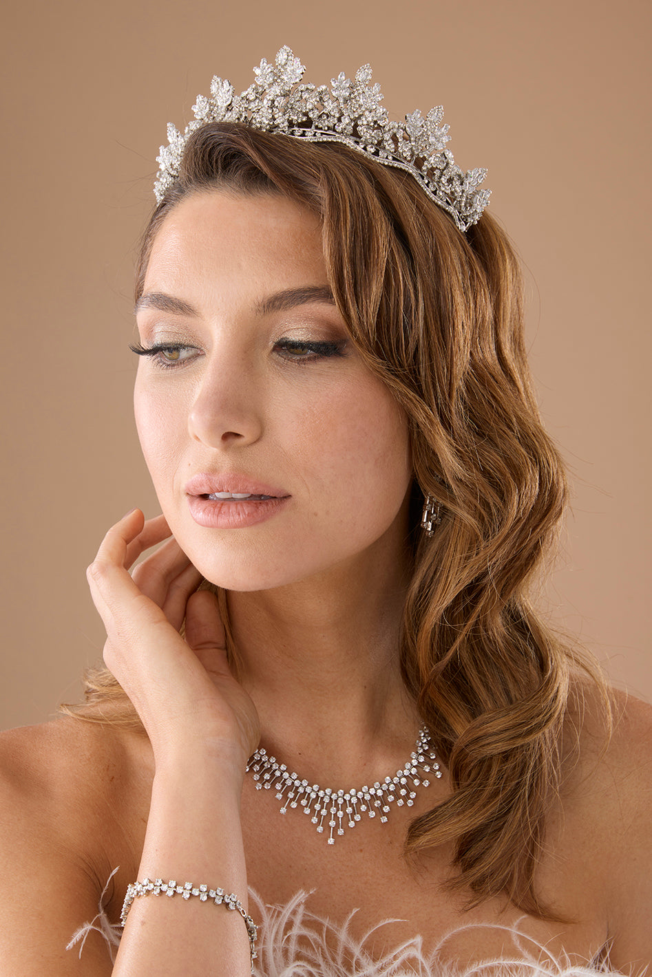 AMAL Crystal 3-D Full Crown