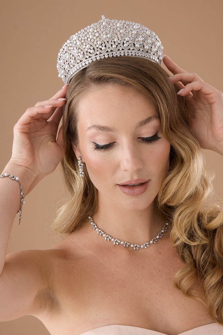 ALINE-PEARLS Simulated Diamond Tiara