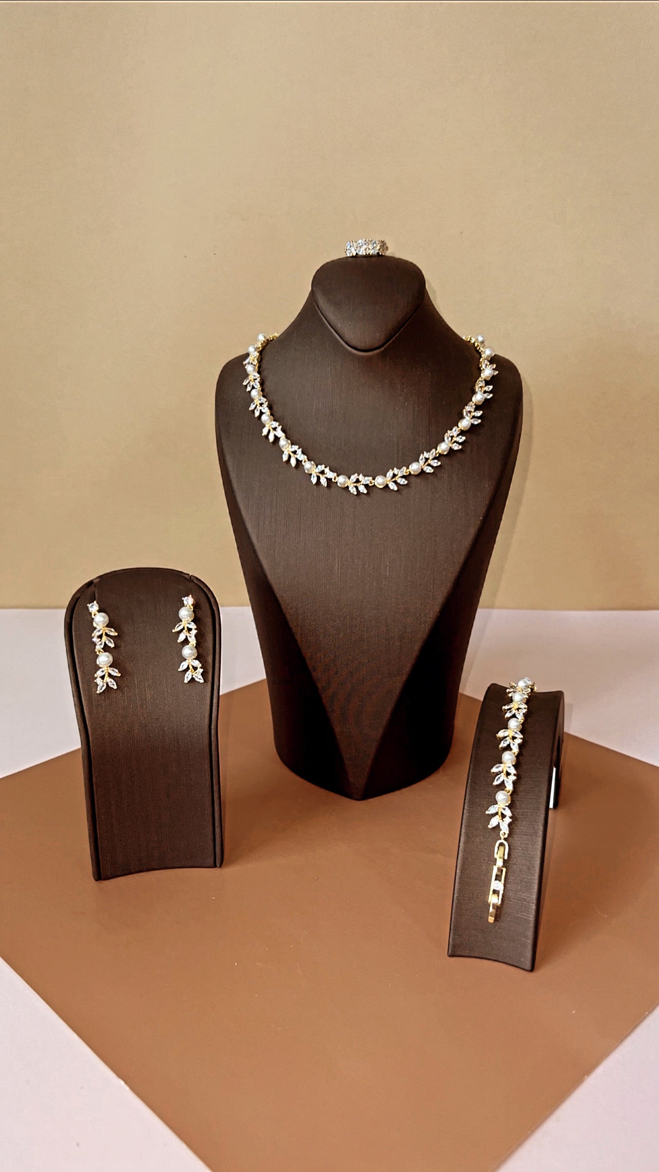 LEEN Swarovski and Pearl Jewelry Set with Necklace, Bracelet, Drop Earrings, and adjustable Ring