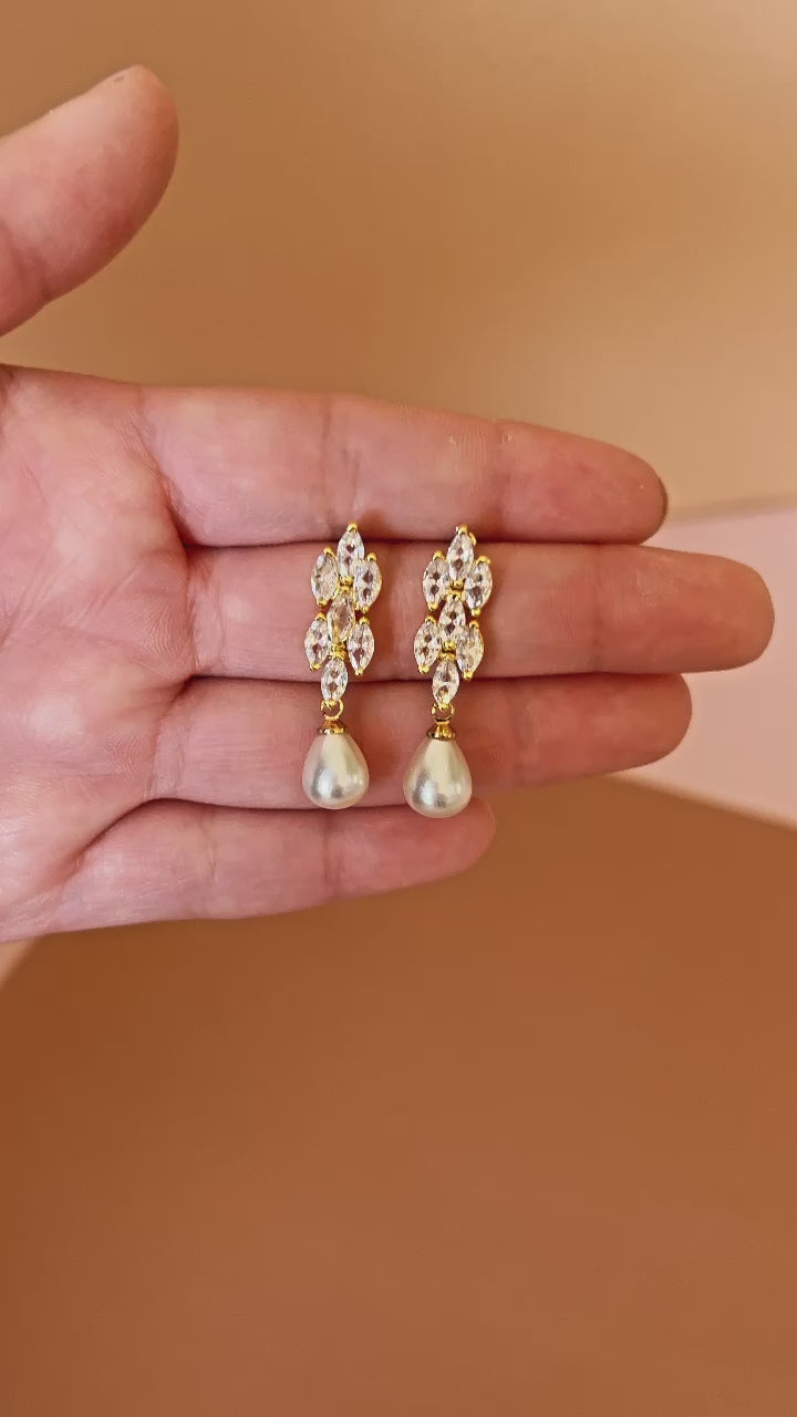 DARLING Drop Earrings With Pearls