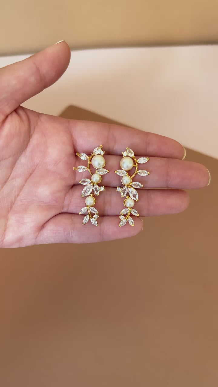 Angel-luxe-earring-video-goldtone