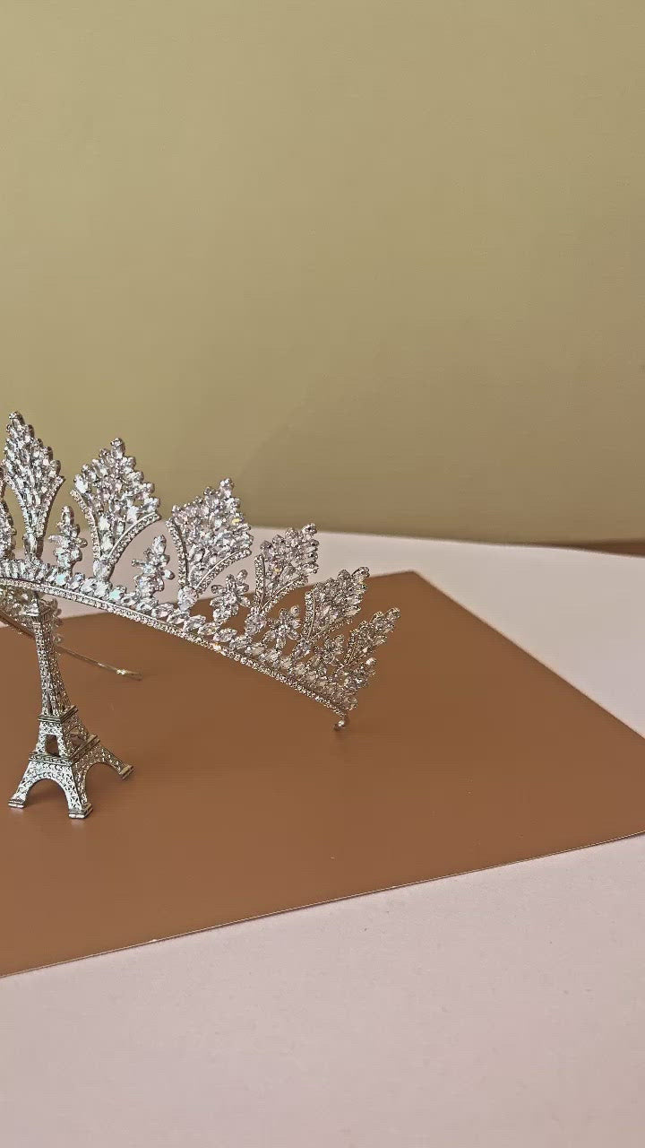 DESARAE Elegant Wedding/Event Crown with Luxurious Swarovski Crystals