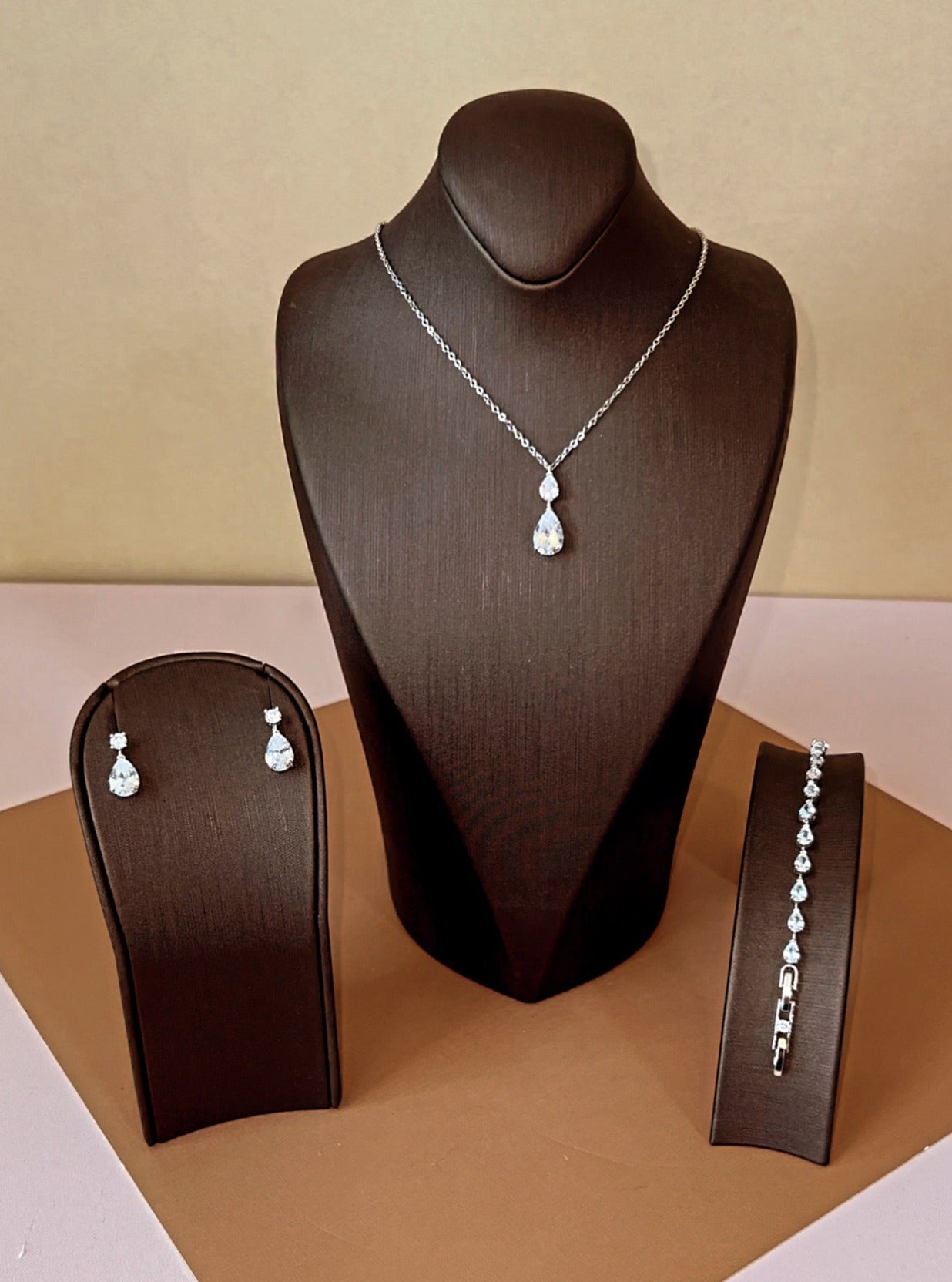 LILIT Swarovski Jewelry Set with Necklace, Bracelet, Drop Earrings