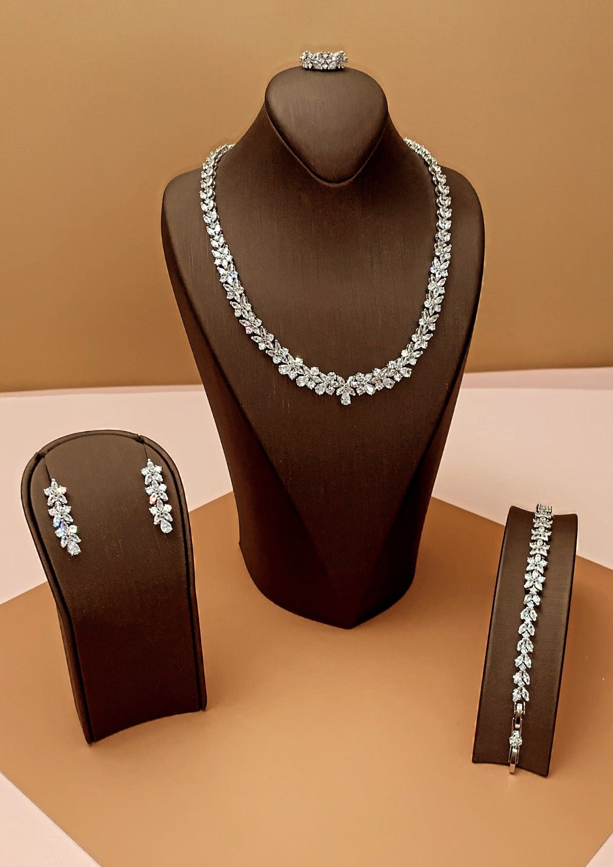 SKYLAR Jewelry Set with Necklace, Bracelet, Earrings and Ring