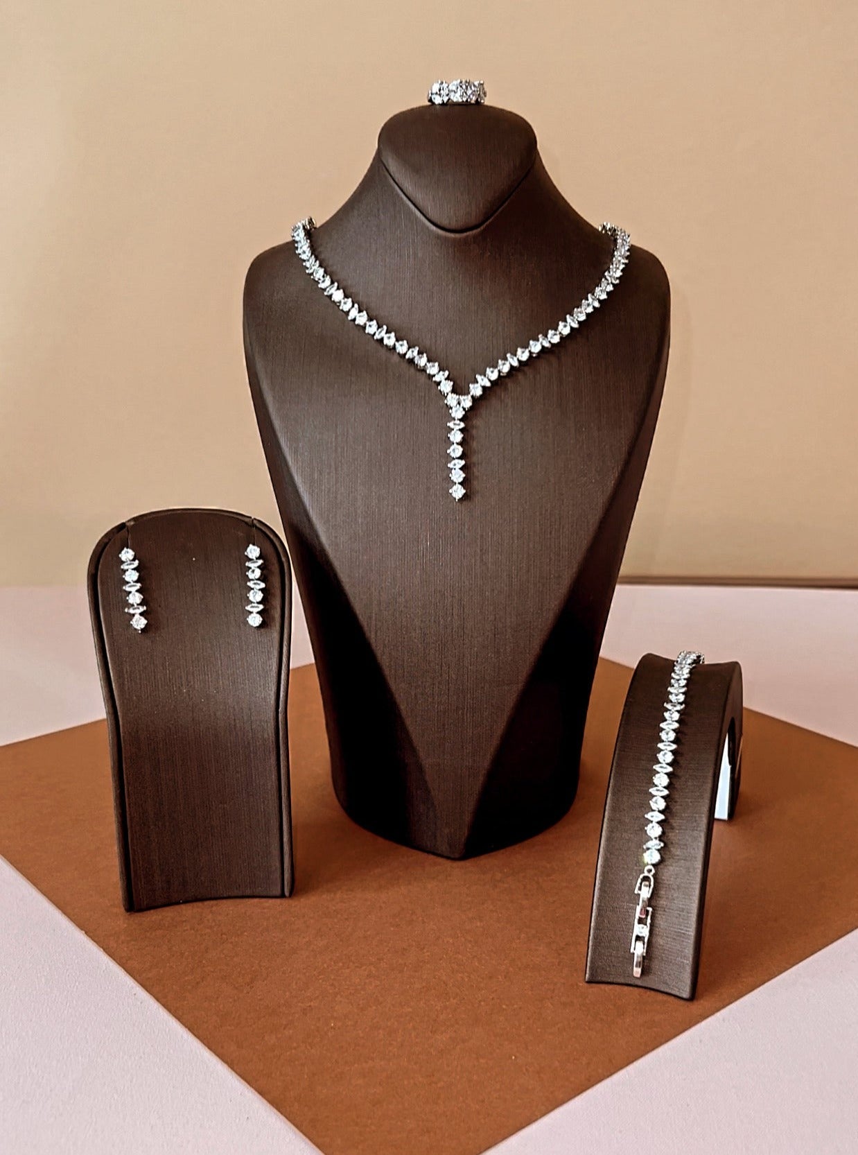 CALISTA Jewelry Set with Necklace, Bracelet, Drop Earrings, and Ring