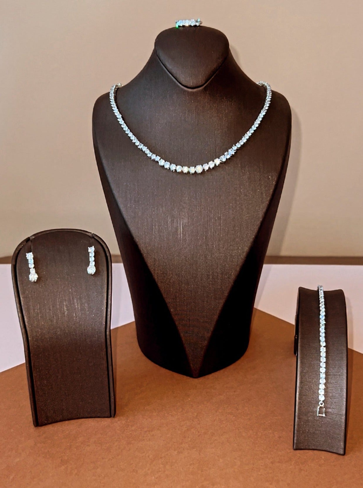 STARLA Swarovski Jewelry Set with Necklace, Bracelet, Drop Earrings, and Ring