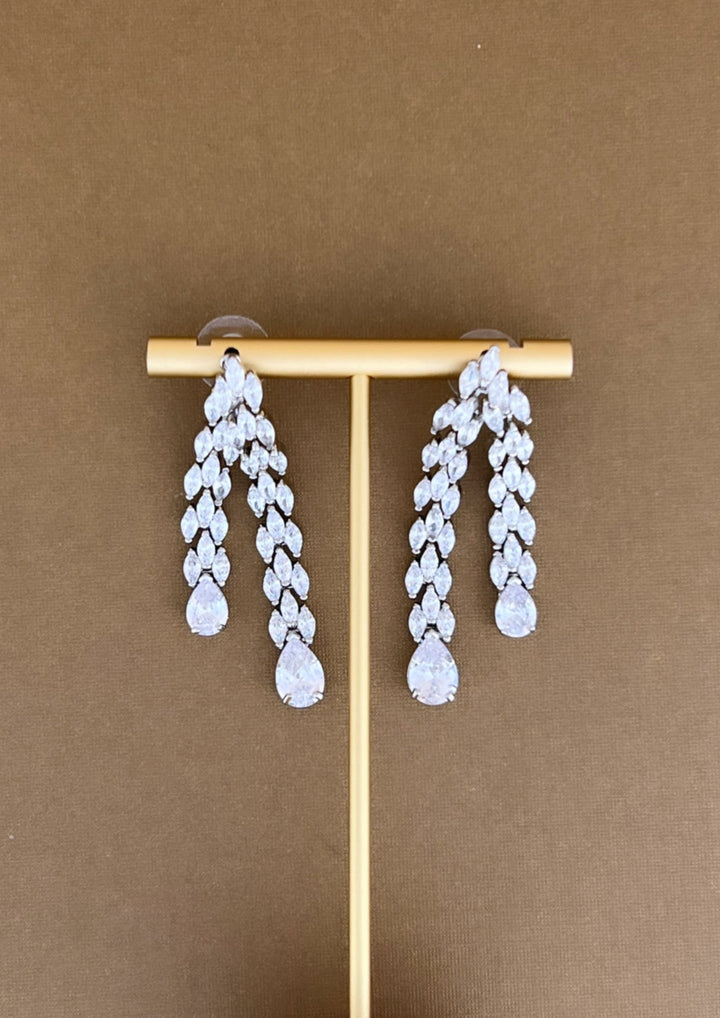 CHARMING Drop Earrings